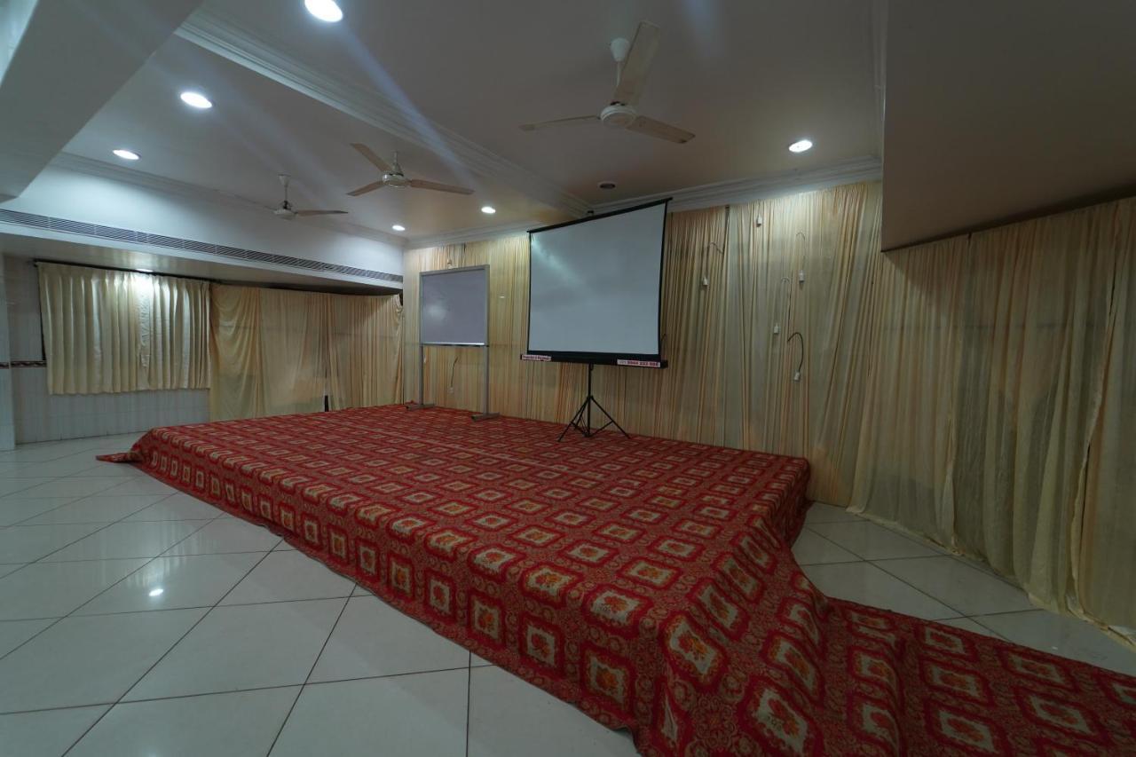 Hotel Palmyra Grand Inn Тирунелвели Экстерьер фото